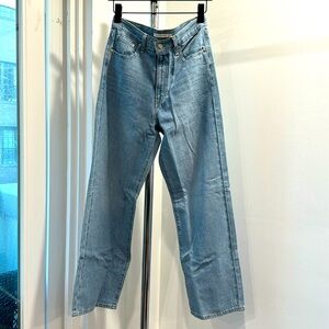Levi’s light blue wash jeans SZ 27.